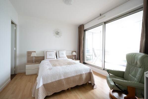 1 chambre, fer et planche à repasser, Wi-Fi, draps fournis