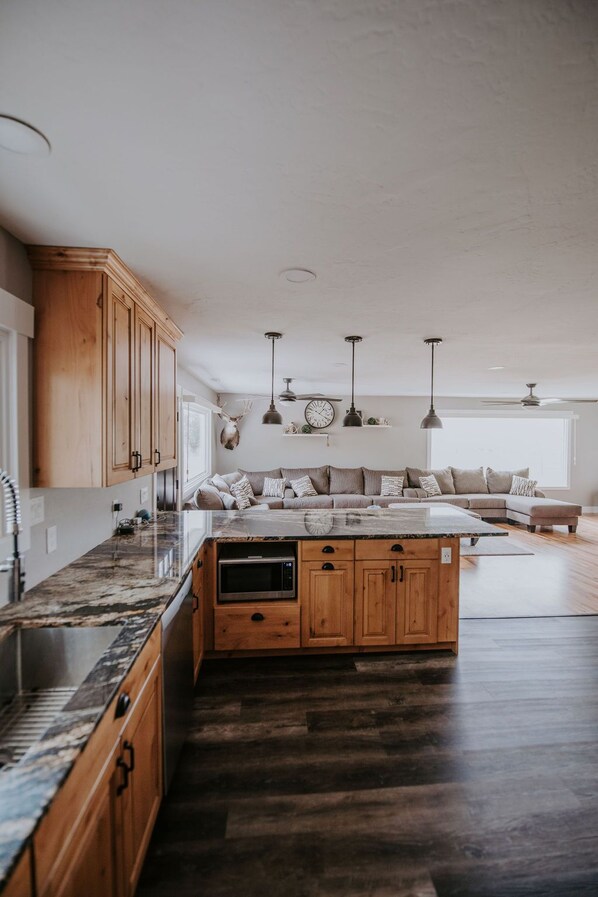 Interior - Salmon Gathering Place sleeps 35 + perfect for reunions.retreats.events (Salmon)