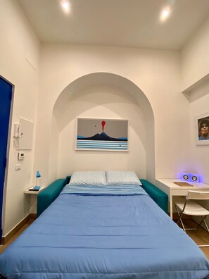 1 habitación, tabla de planchar con plancha, wifi gratis y ropa de cama 