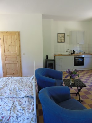 1 chambre, lit parapluie, Wi-Fi gratuit, draps fournis