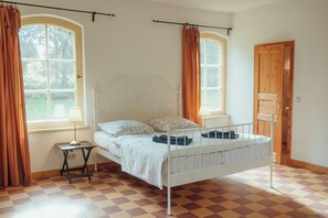 1 bedroom, travel crib, free WiFi, bed sheets