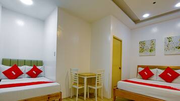 مكتب وواي فاي مجانًا وملاءات أسرّة