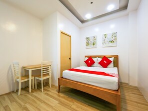 Family Studio Suite | Desk, free WiFi, bed sheets - Freemont Place (Parañaque)