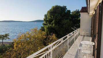 Apartment (Two Bedroom Apartment with Sea View A) | Balcony