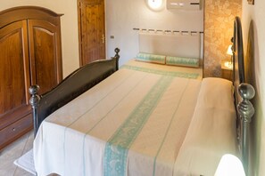 5 Schlafzimmer, Schreibtisch, BĂŒgeleisen/BĂŒgelbrett, Reisekinderbett