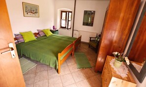 3 bedrooms, iron/ironing board