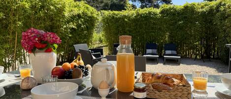 تناول الطعام بالخارج