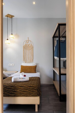 Desk, iron/ironing board, free cots/infant beds, free WiFi - Kastro Beach Apartments (Hersonissos)