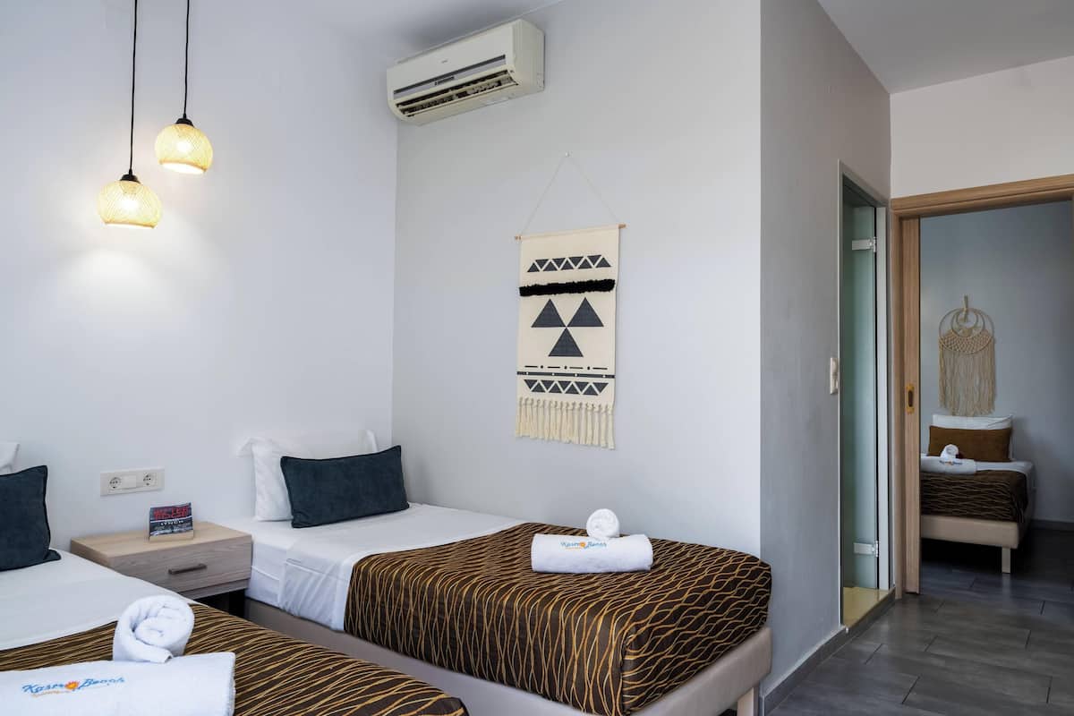 Apartemen, 1 kamar tidur, pemandangan kebun | 1 kamar tidur, meja kerja, dan setrika/meja setrika