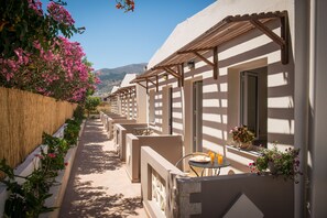 Garden view - Kastro Beach Apartments (Hersonissos)