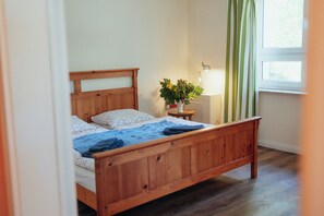 1 habitación, tabla de planchar con plancha, cuna de viaje y wifi 