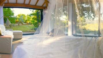 3 chambres, fer et planche Ă repasser