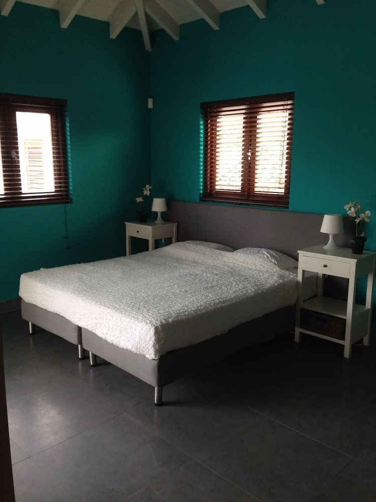 Holiday House Willemstad For 1 - 6 Persons With 3 Bedrooms - Holiday House - Caribe