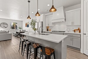 Stadtwohnung, 5 Schlafzimmer | Eigene Küche | Kühlschrank, Ofen, Wasserkocher mit Kaffee-/Teezubehör, Toaster