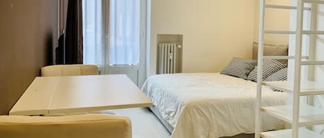 Basic Studio | Free WiFi