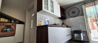 Villa Jurišić 10 metara od mora plaža lezaljke veliko dvorište
