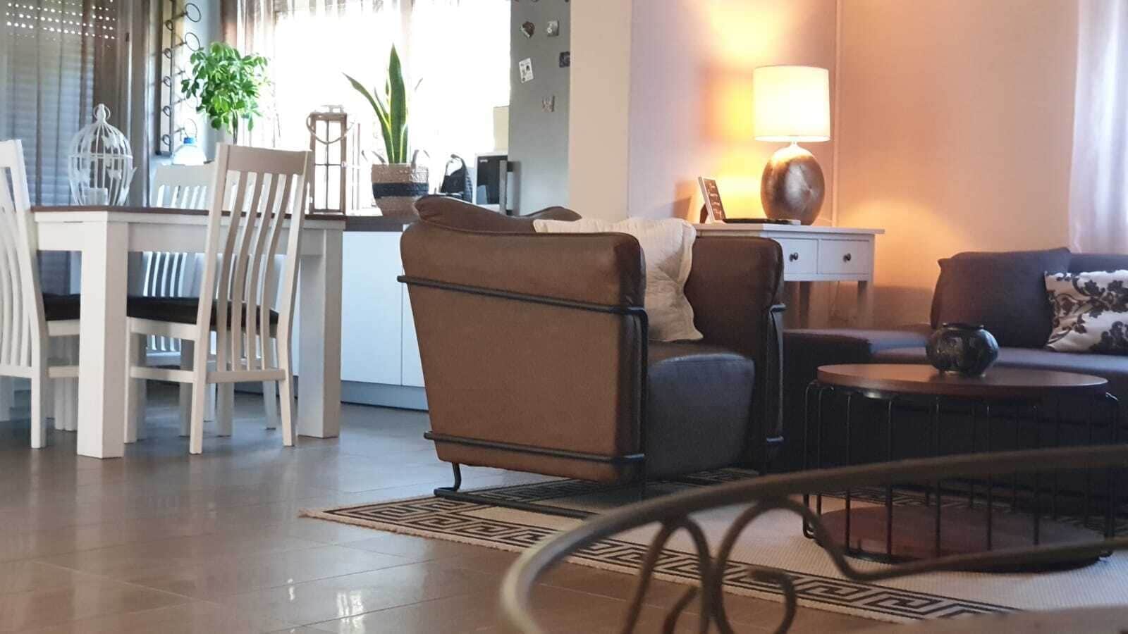 Smart-TV, peis, DVD-spiller og musikkbibliotek