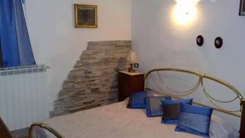 1 camera, ferro/asse da stiro