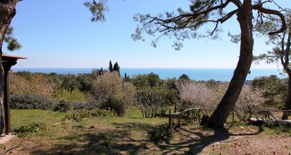 Villa Panorama, in the Conero Park rustic dwelling with stunning views