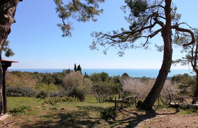 Villa Panorama, in the Conero Park rustic dwelling with stunning views  