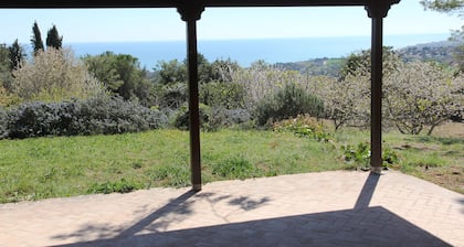 Villa Panorama, in the Conero Park rustic dwelling with stunning views