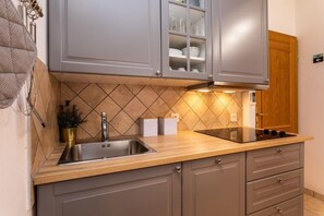 Fridge, microwave, dishwasher, coffee/tea maker