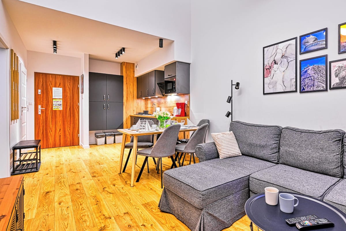 Apartment (20 D) | Living area | Flat-screen TV