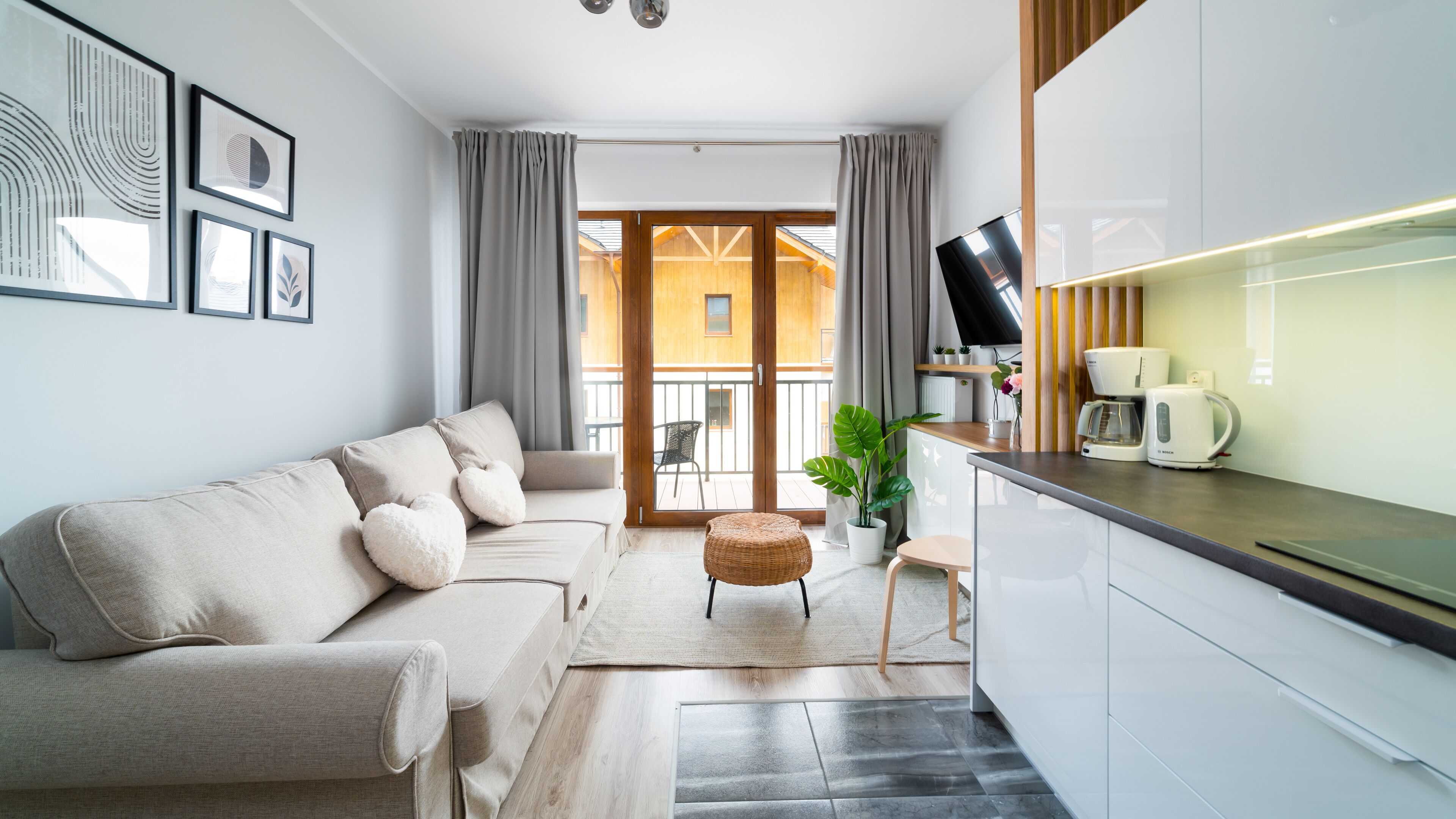 Apartment (2 E) | Private kitchenette | Fridge, stovetop, electric kettle, cookware/dishes/utensils