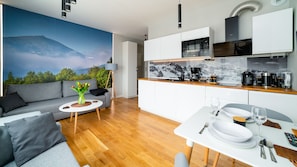 Laptop workspace, iron/ironing board, free WiFi, bed sheets - Apartamenty Sun & Snow Karpatia (Karpacz)