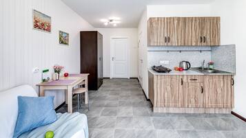 Comfort-Apartment, 1 Doppelbett und Schlafsofa | 1 Schlafzimmer, Bügeleisen/Bügelbrett, kostenloses WLAN, Bettwäsche