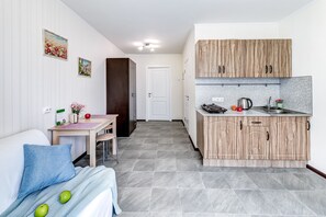 Comfort-Apartment, 1 Doppelbett und Schlafsofa | 1 Schlafzimmer, Bügeleisen/Bügelbrett, kostenloses WLAN, Bettwäsche