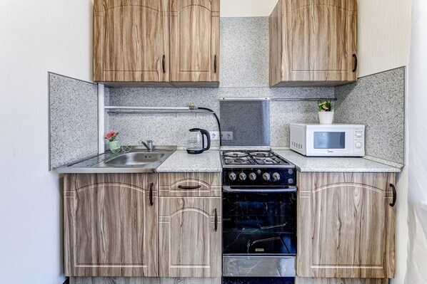 Comfort-Apartment | Eigene Küche | Großer Kühlschrank, Mikrowelle, Herdplatte, Wasserkocher