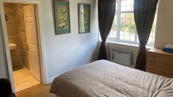 House | 1 bedroom, iron/ironing board, free WiFi, bed sheets