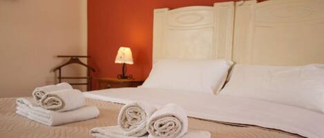 2 Schlafzimmer, Bügeleisen/Bügelbrett