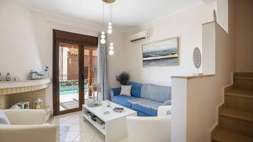 Fernseher, Kamin, Videospiele, DVD-Player