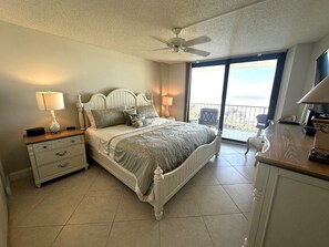 2 bedrooms, iron/ironing board, WiFi, bed sheets - Perfect Beach Views Await from this Condo (Marco Island)