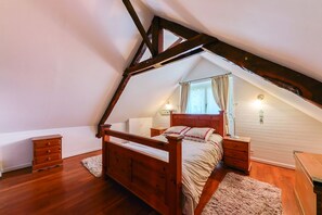 3 bedrooms, in-room safe, iron/ironing board, free WiFi