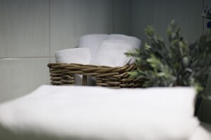 2 bedrooms, in-room safe, iron/ironing board, travel cot