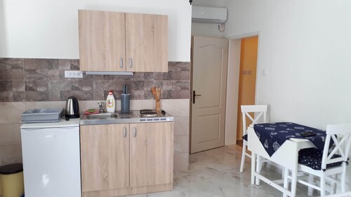 Studio apartment with private balcony and sea view