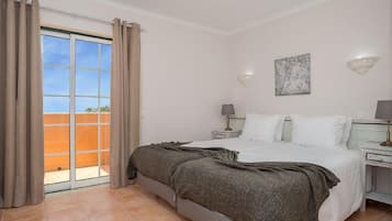 4 habitaciones, tabla de planchar con plancha y wifi