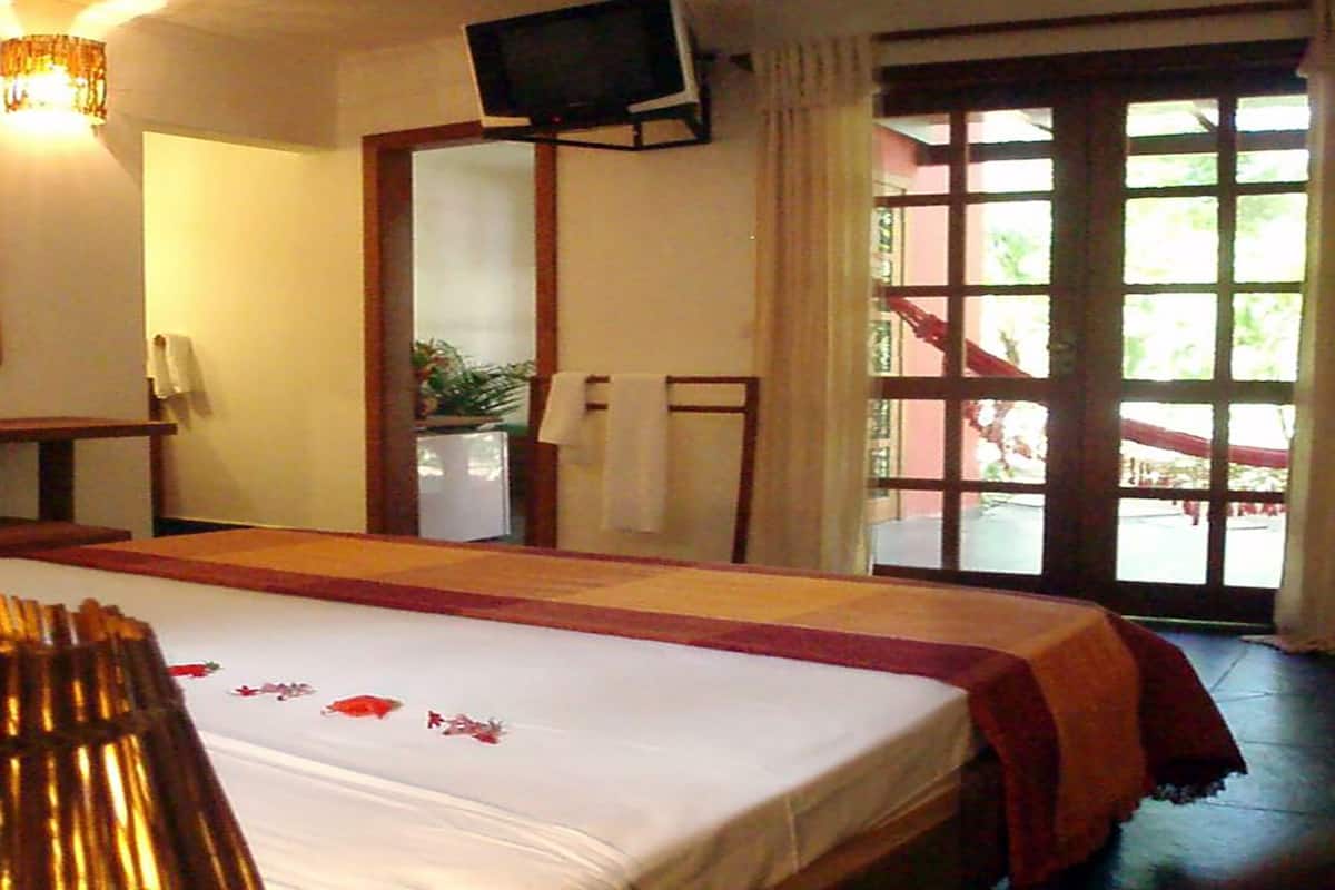 Nhà gỗ dành cho gia đình | Bộ đồ giường kháng dị ứng, nệm có lớp đệm bông, minibar
