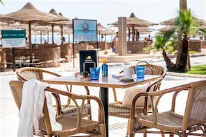 Plage privée à proximité, sable blanc