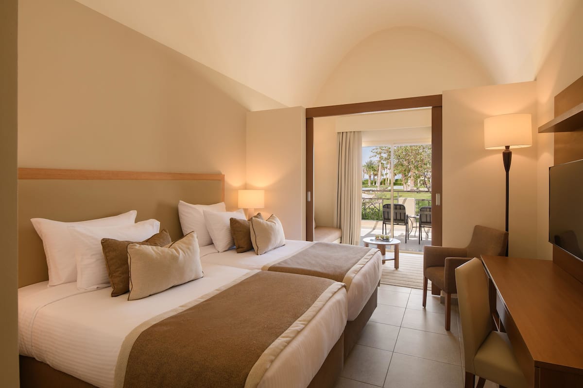 Family Deluxe Room Garden View (Queen or Twin) | Minibar, in-room safe, free cribs/infant beds, bed sheets