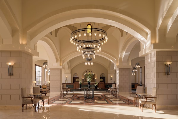 Coin salon dans le hall