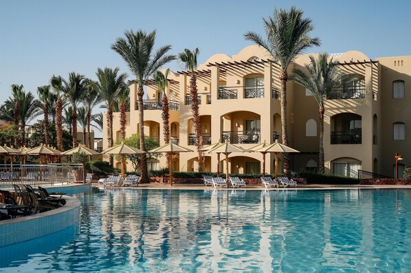 Outdoor pool, pool loungers