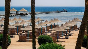 Superior Room, Sea View (Queen or Twin) | Bar mini, peti besi dalam bilik, katil bayi/kot (percuma), cadar katil