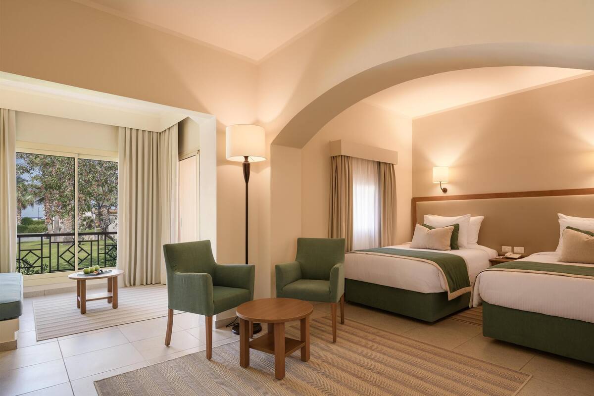 Superior Twin Room, Garden View | Minibar, coffres-forts dans les chambres, lits bébé (gratuits)