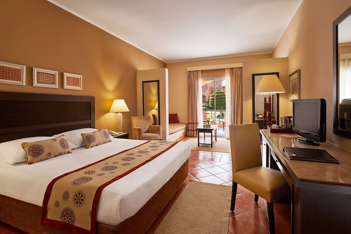 1 bedroom, in-room safe, iron/ironing board, free WiFi