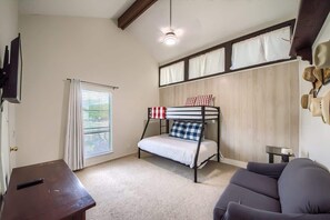 3 slaapkamers, een strijkplank/strijkijzer, wifi, beddengoed