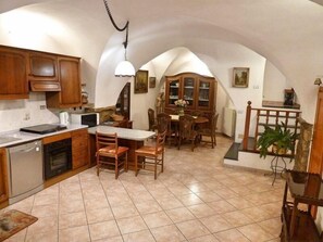 Frigorifero, microonde, lavastoviglie